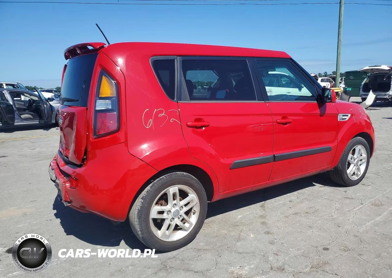 2011 Kia Soul + VIN:KNDJT2A23B7292065 - 3