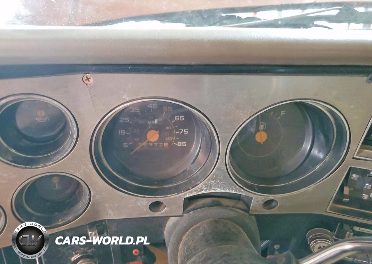 1983 Chevrolet C20 VIN:2GCGC24W8D1130117 - 9