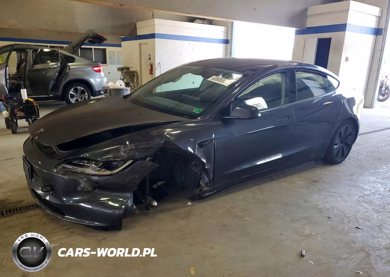 2025 Tesla Model 3 – zdjęcie 1 z 13