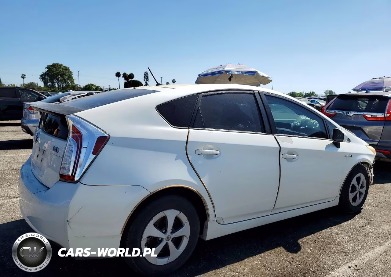 2013 Toyota Prius Two VIN:JTDKN3DU7D1731128 - 3