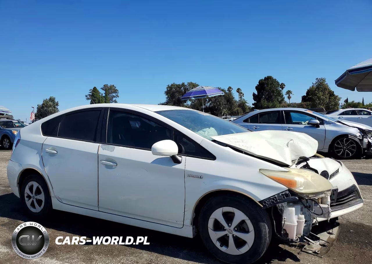2013 Toyota Prius Two VIN:JTDKN3DU7D1731128 - 4