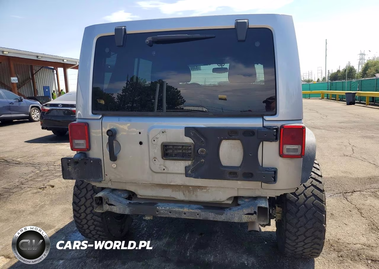2015 Jeep Wrangler Unlimited Rubicon VIN:1C4BJWFG1FL655076 - 6