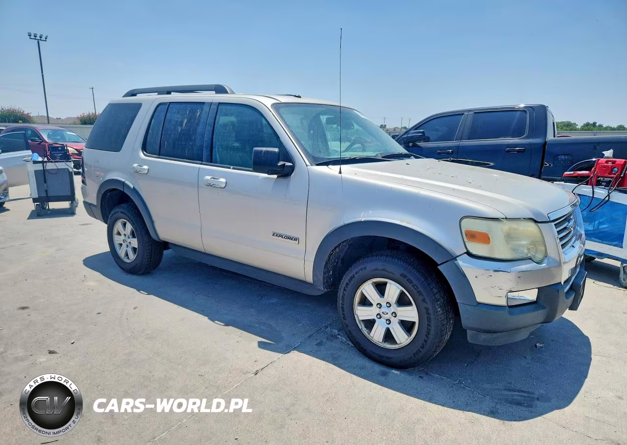 2007 Ford Explorer Xlt VIN:1FMEU63E87UB00026 - 4