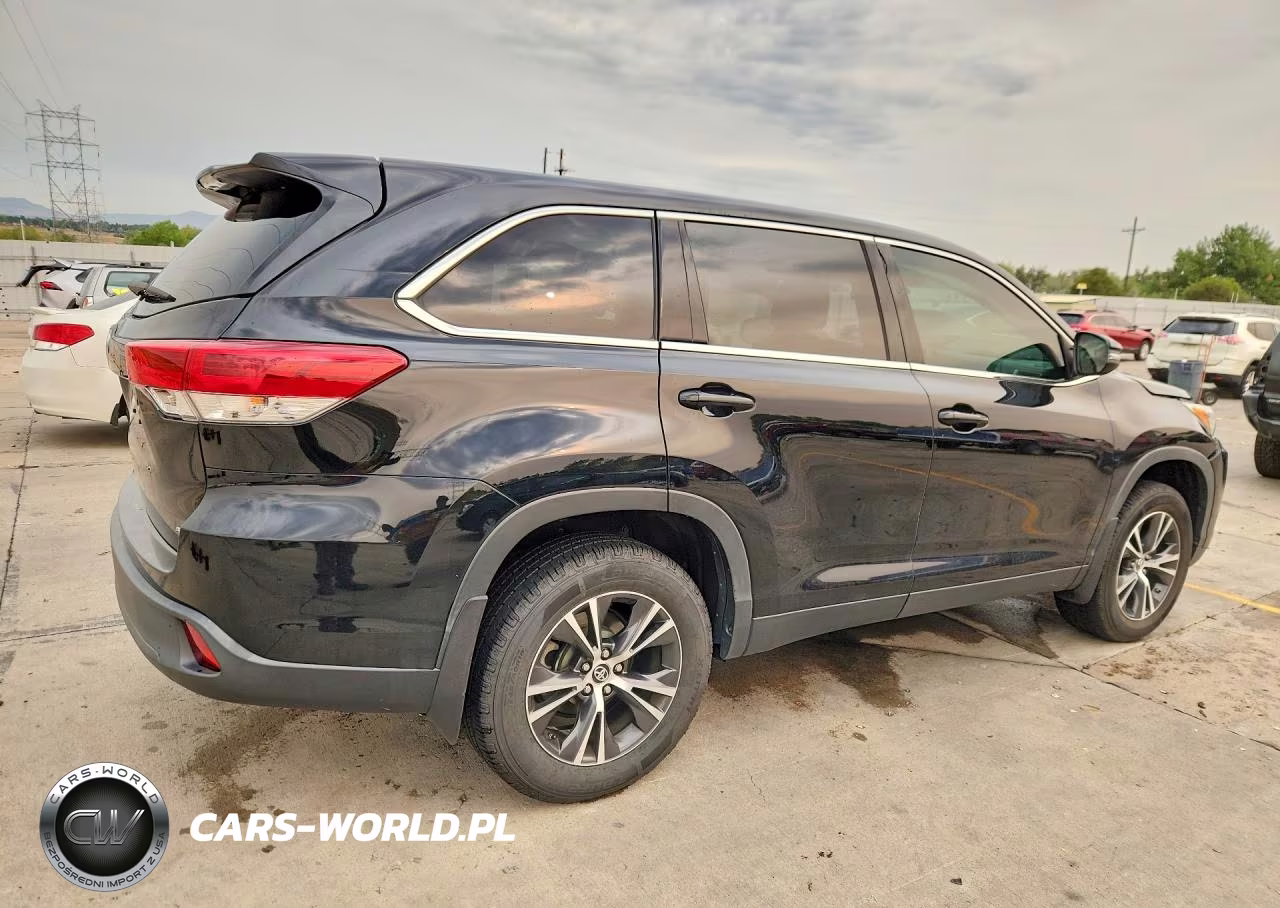 2019 Toyota Highlander Le VIN:5TDBZRFH7KS722047 - 3