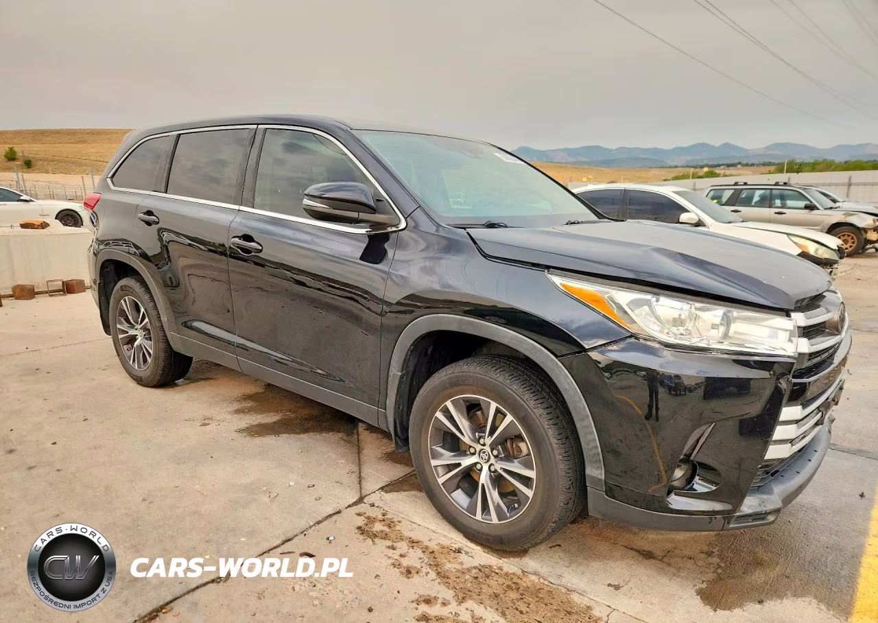 2019 Toyota Highlander Le VIN:5TDBZRFH7KS722047 - 4