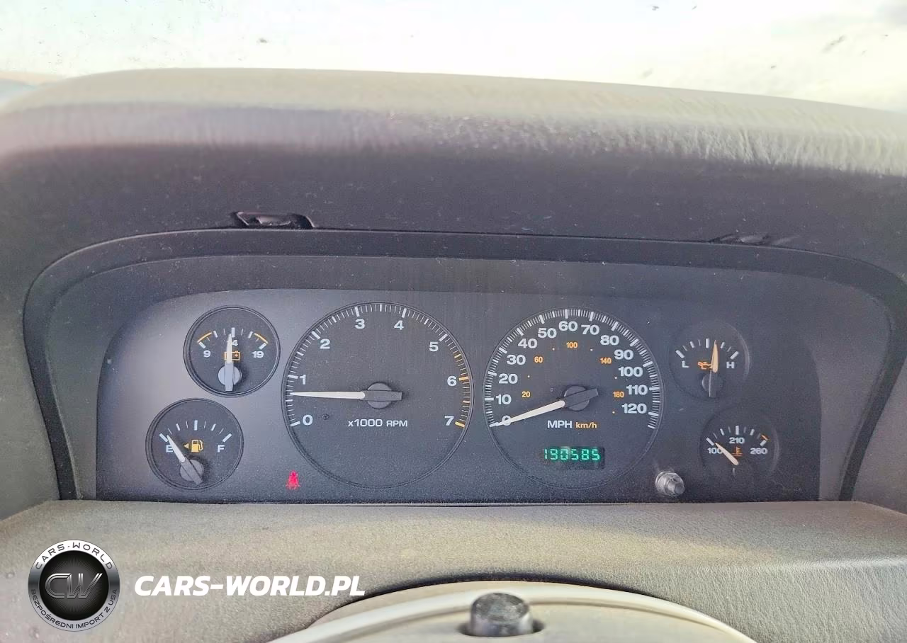 2004 Jeep Grand Cherokee Laredo VIN:1J4GW48N04C370562 - 9