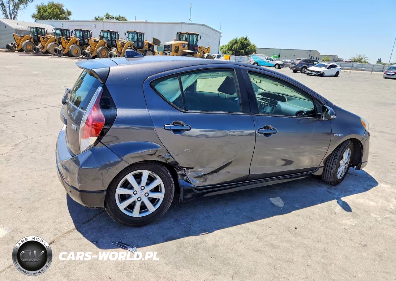2017 Toyota Prius C Two VIN:JTDKDTB35H1597822 - 3