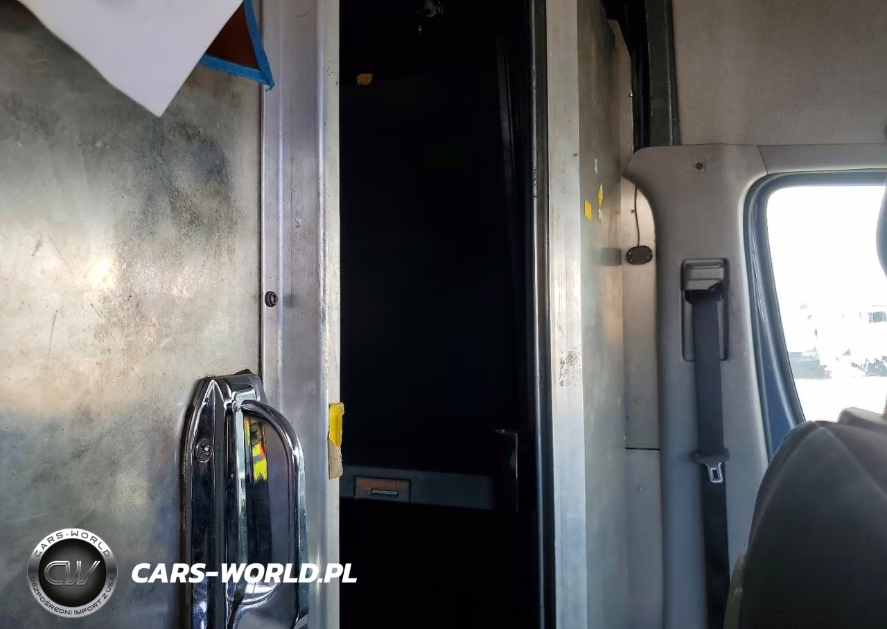 2018 Mercedes-Benz Sprinter 2500 VIN:WD3PE7CD7JP632035 - 11