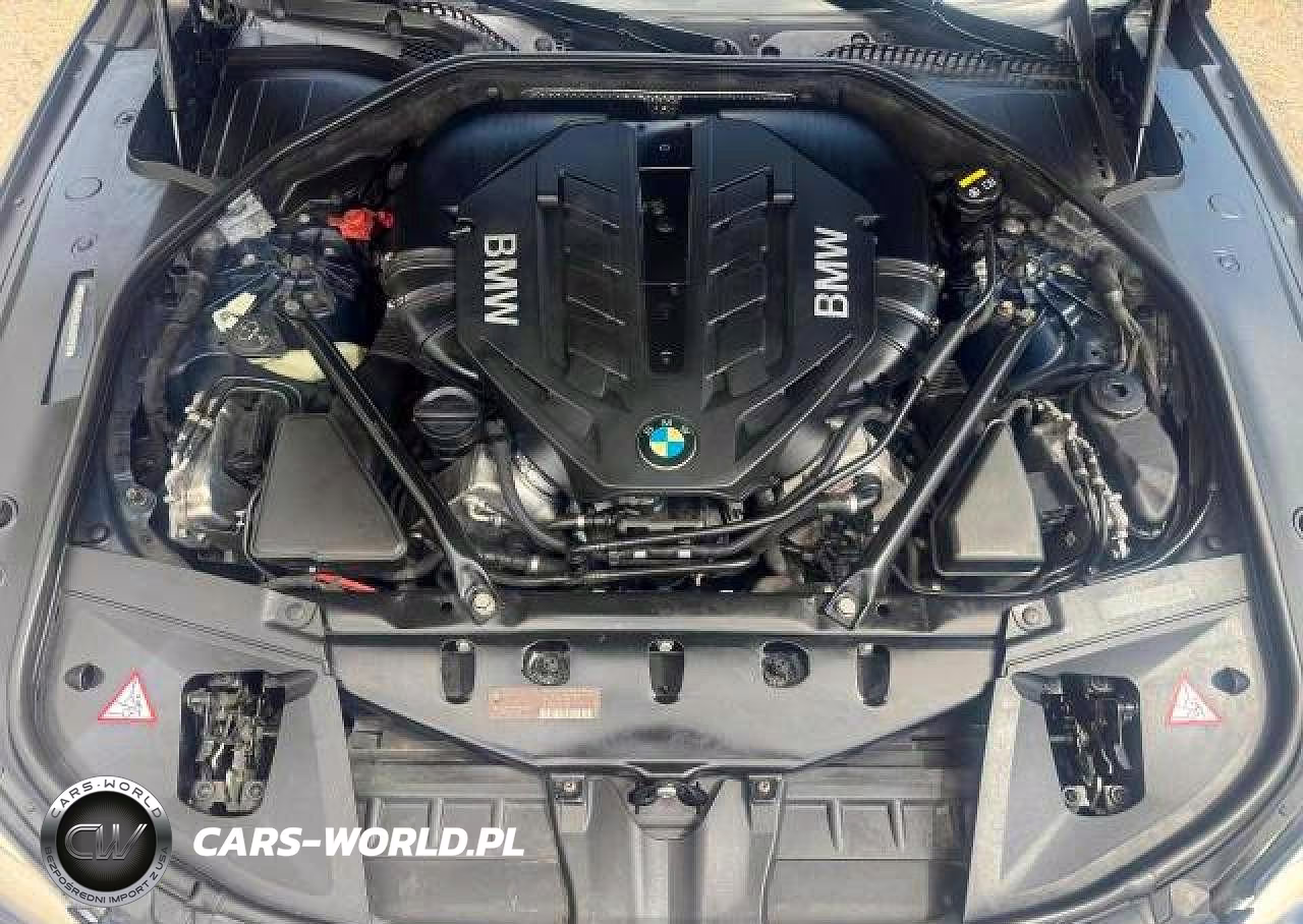 2015 BMW 750 Xi VIN:WBAYB6C5XFD965910 - 14