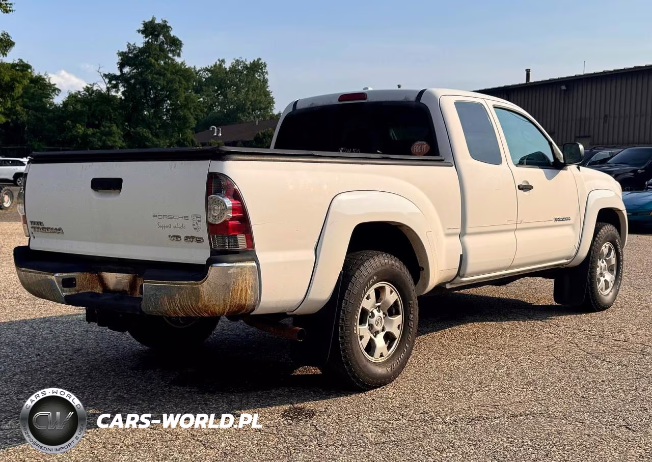 2010 Toyota Tacoma V6 VIN:5TEUU4EN9AZ748510 - 4