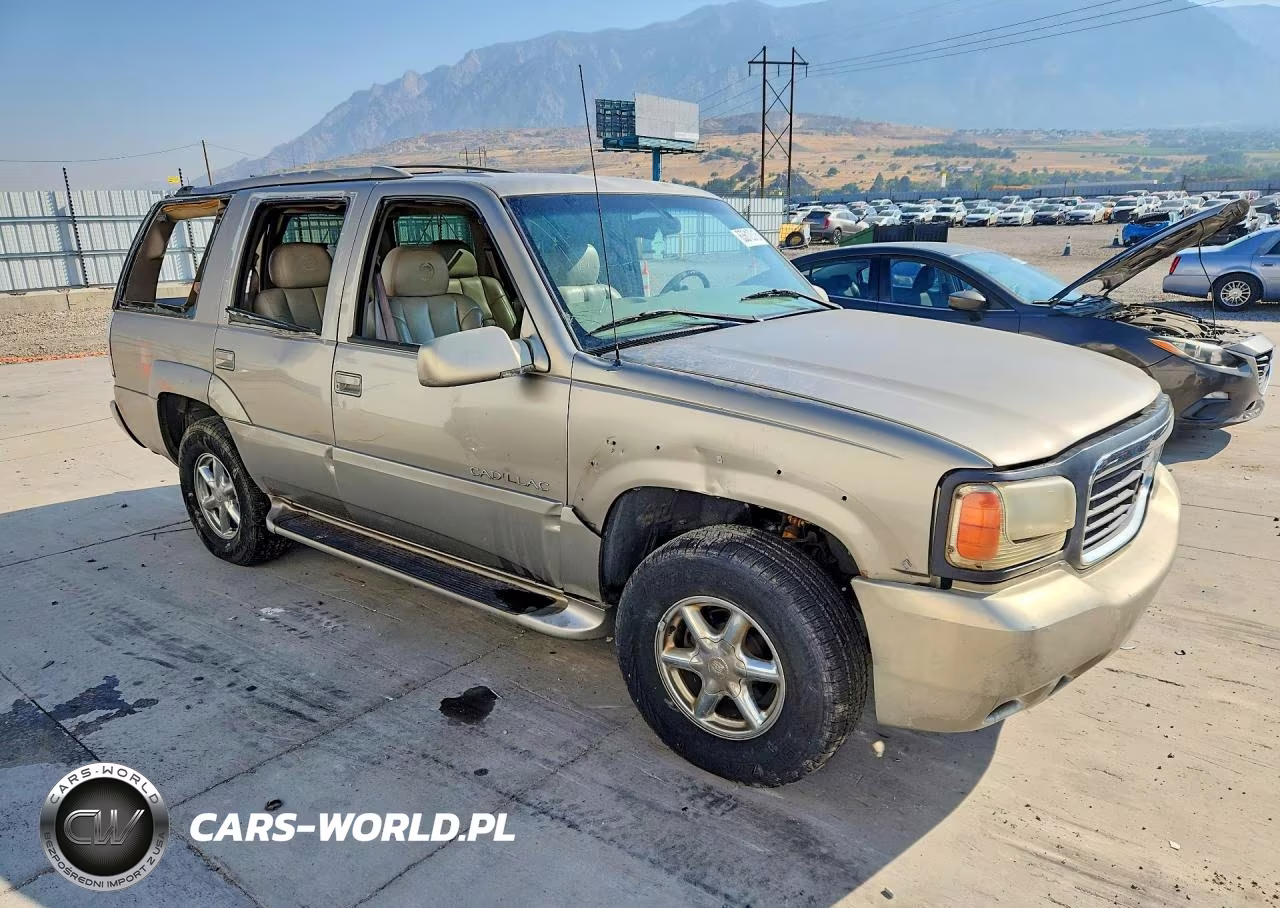 2000 Cadillac Escalade Luxury VIN:1GYEK63R3YR180864 - 4