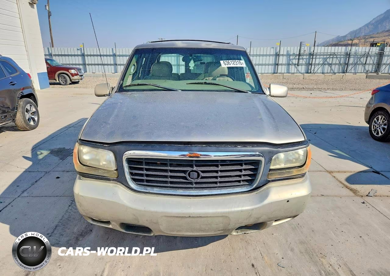 2000 Cadillac Escalade Luxury VIN:1GYEK63R3YR180864 - 5