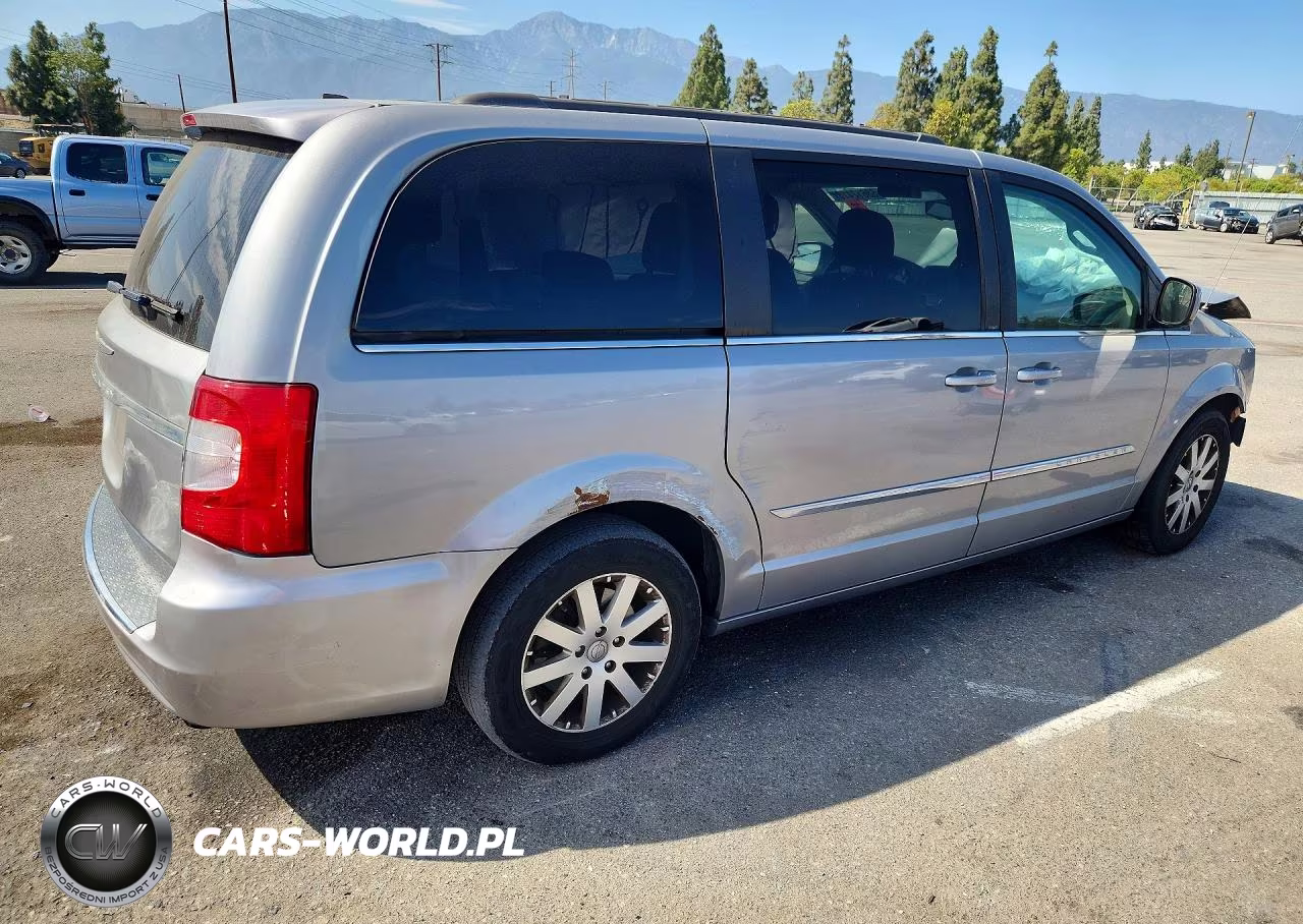 2014 Chrysler Town & Country Touring VIN:2C4RC1BG0ER247823 - 3
