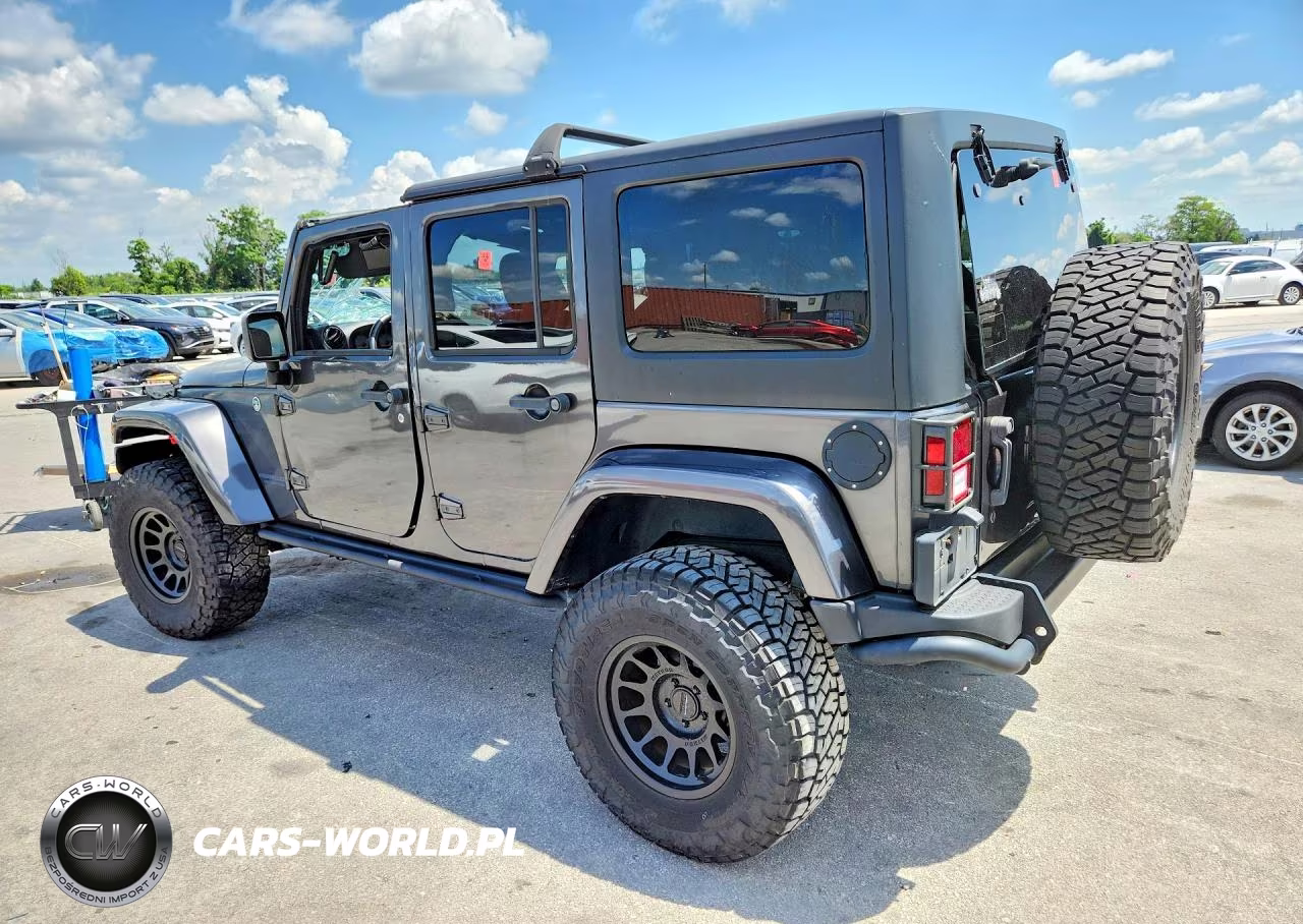 2017 Jeep Wrangler Unlimited Sahara VIN:1C4BJWEG9HL652561 - 4