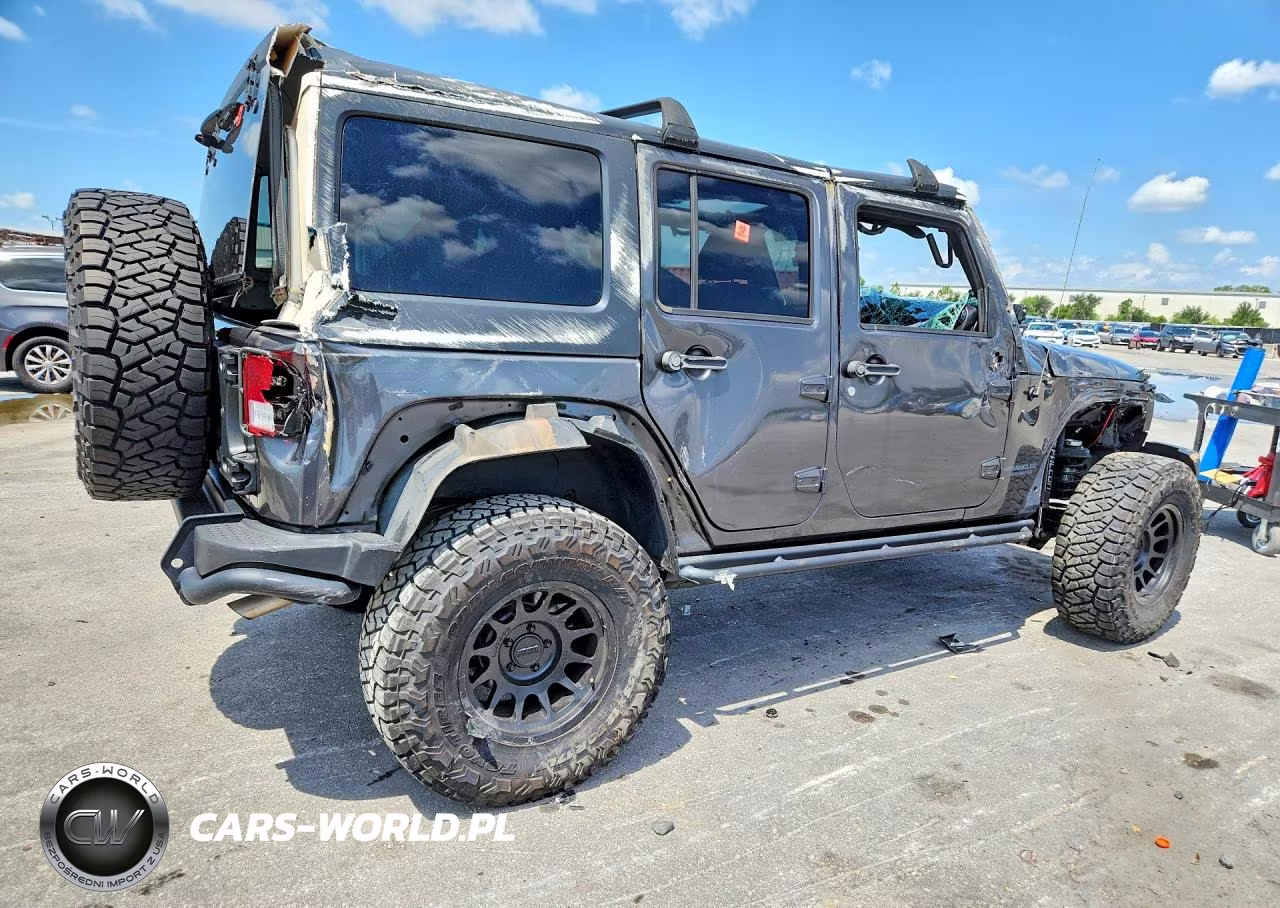 2017 Jeep Wrangler Unlimited Sahara VIN:1C4BJWEG9HL652561 - 5