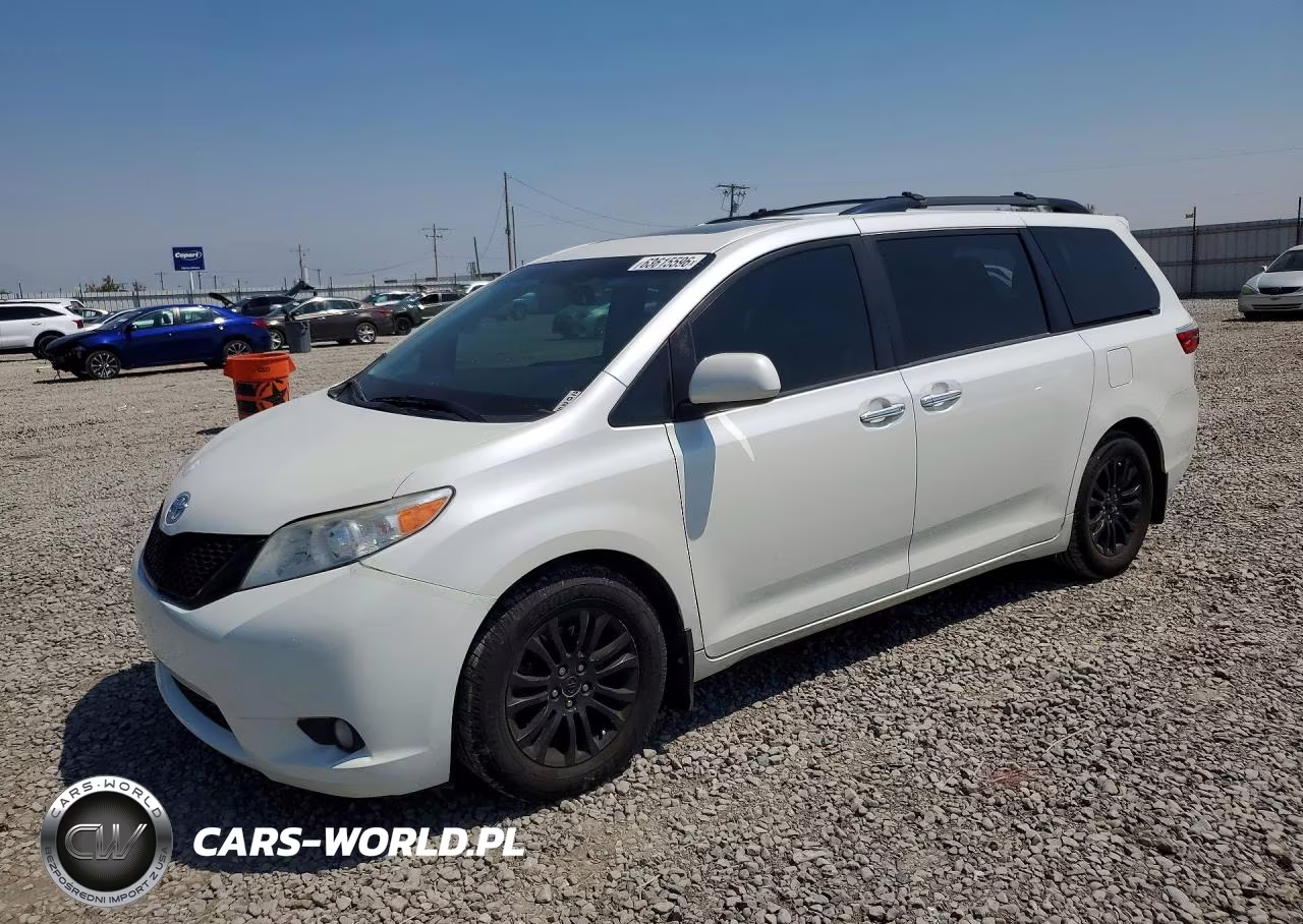 2016 TOYOTA SIENNA XLE