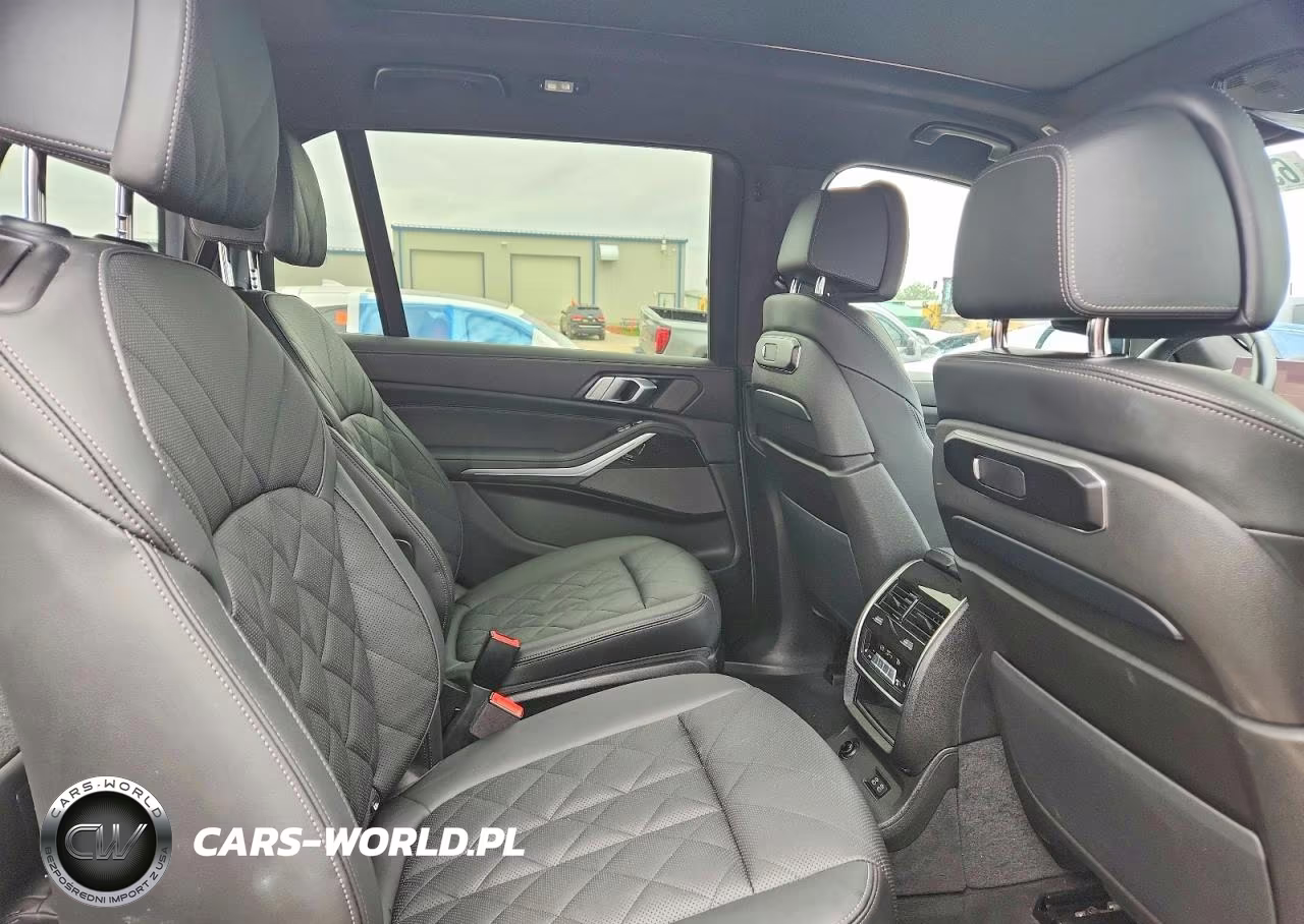 2025 BMW X7 xDrive40I VIN:5UX23EM00S9X27367 - 11