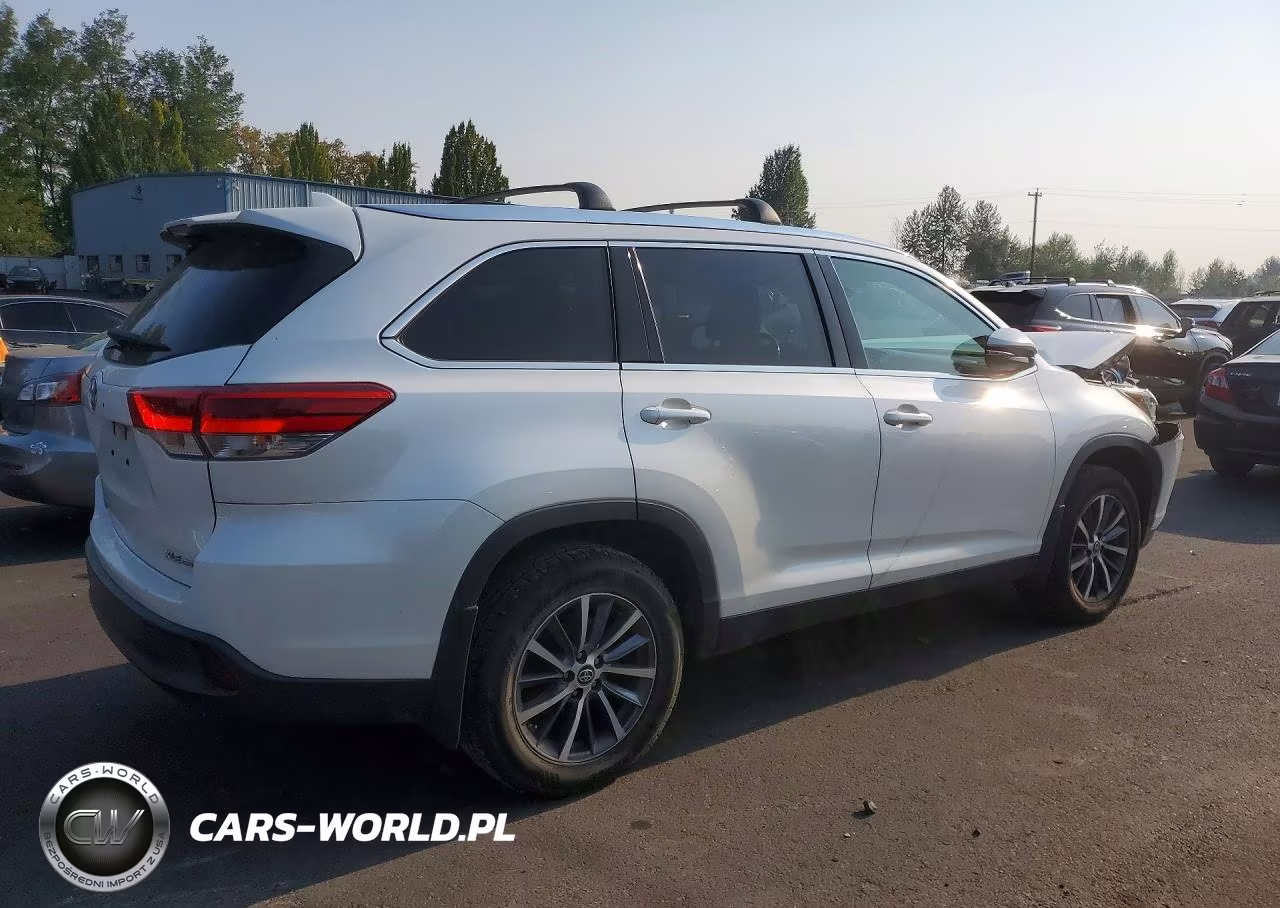 2019 Toyota Highlander Xle VIN:5TDJZRFH0KS574206 - 3