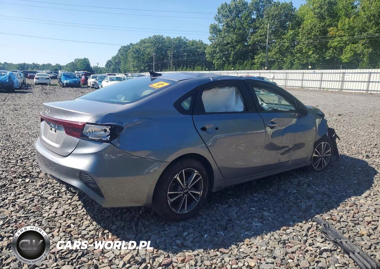 2024 Kia Forte Lxs VIN:3KPF24AD5RE761074 - 3