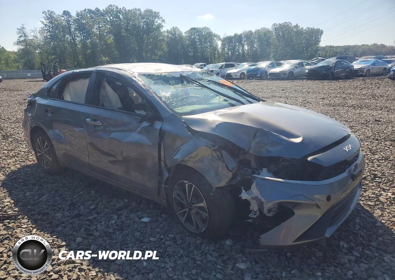 2024 Kia Forte Lxs VIN:3KPF24AD5RE761074 - 4