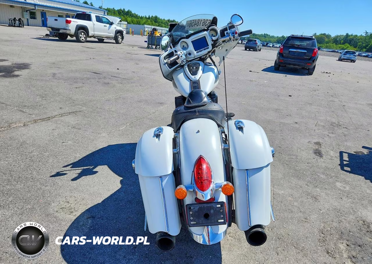2017 Indian Chieftain VIN:56KTCAAA8H3355522 - 4