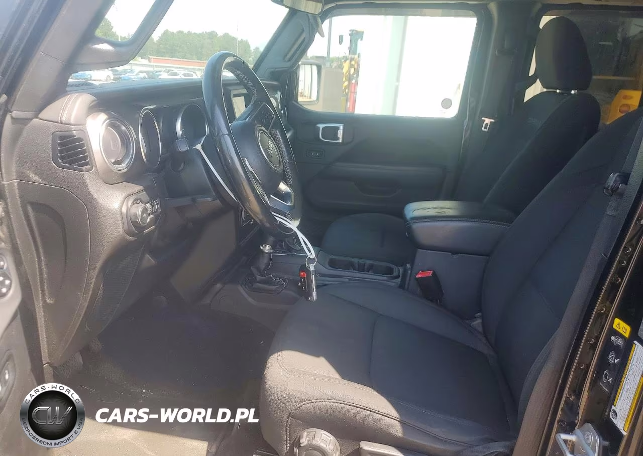 2020 Jeep Wrangler Unlimited Sahara VIN:1C4HJXEN2LW161237 - 7