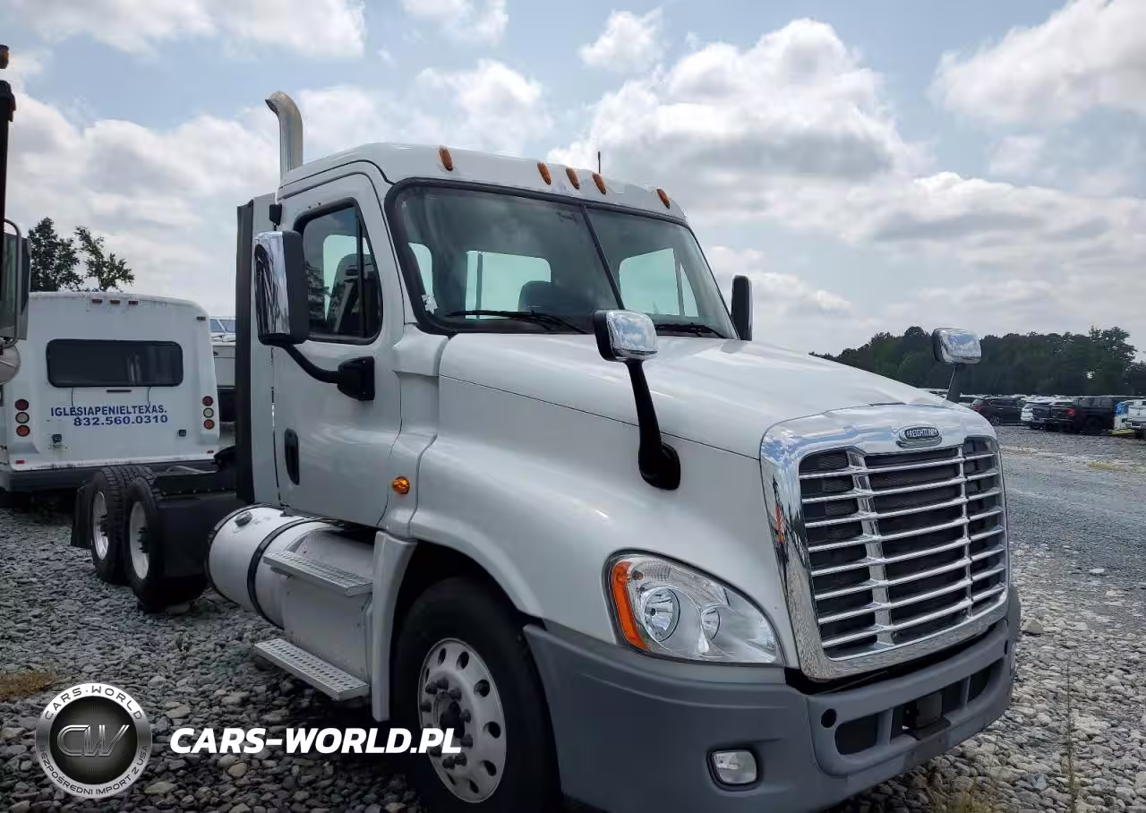 2016 Freightliner Cascadia 1 - Trucks