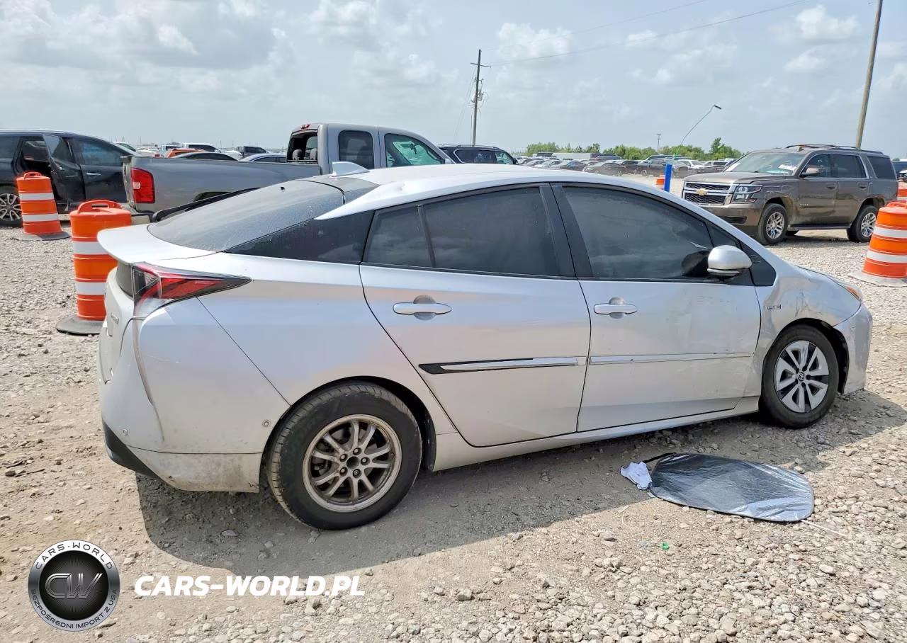 2018 Toyota Prius Four VIN:JTDKARFU8J3063173 - 3