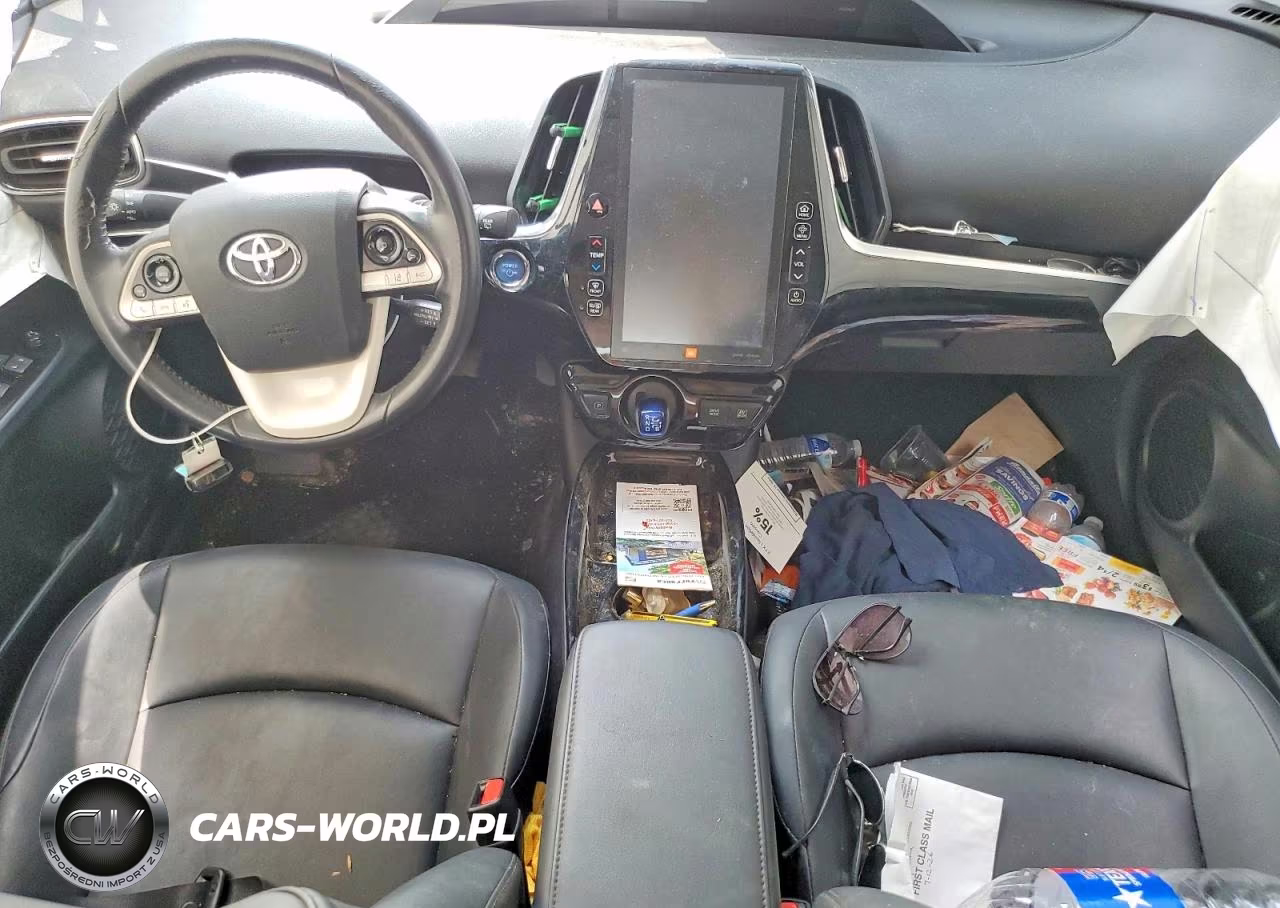 2018 Toyota Prius Four VIN:JTDKARFU8J3063173 - 8