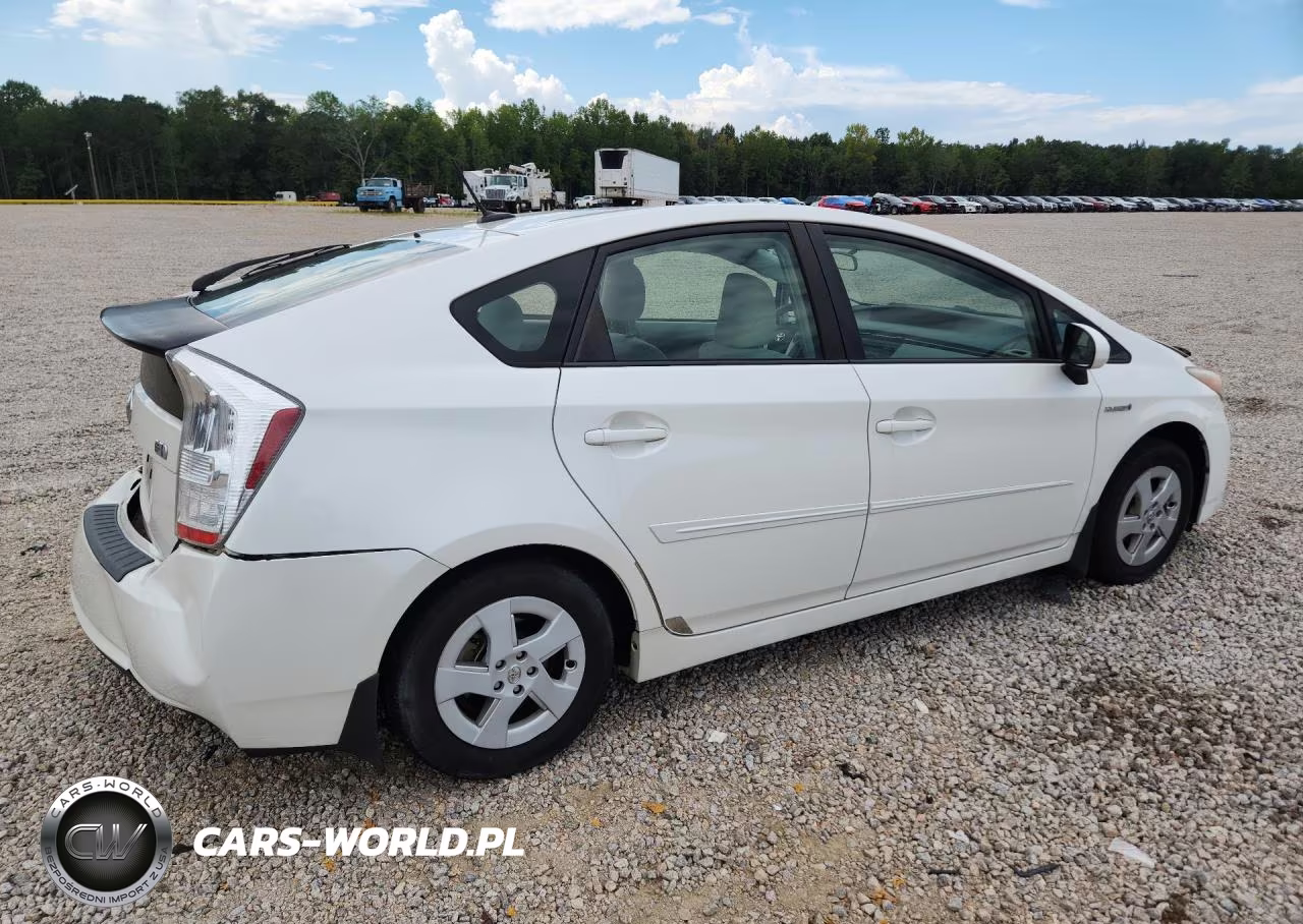 2011 Toyota Prius Two VIN:JTDKN3DUXB5367132 - 3