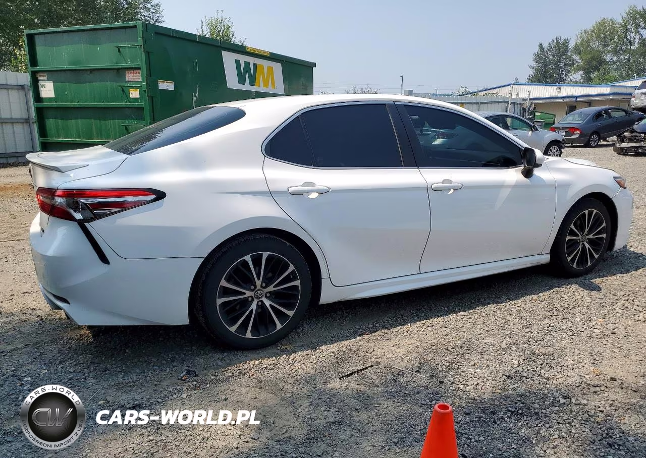 2018 Toyota Camry Se VIN:4T1B11HK2JU667076 - 3