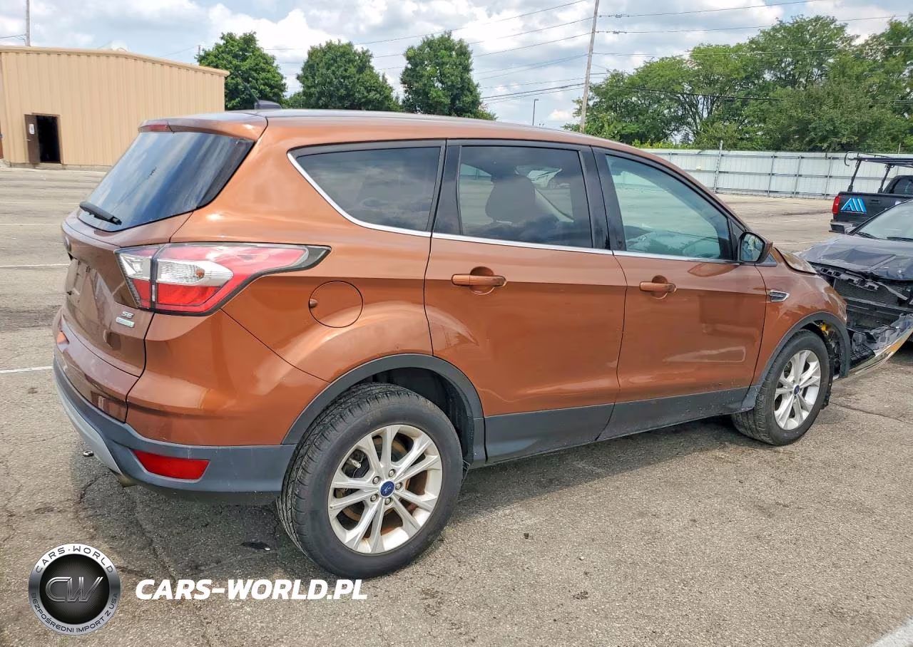 2017 Ford Escape Se VIN:1FMCU0G9XHUB04596 - 3