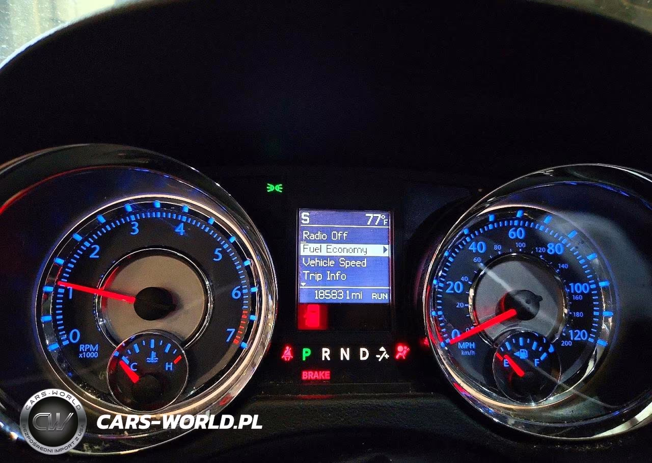 2016 Chrysler Town & Country Touring VIN:2C4RC1BG3GR289759 - 9