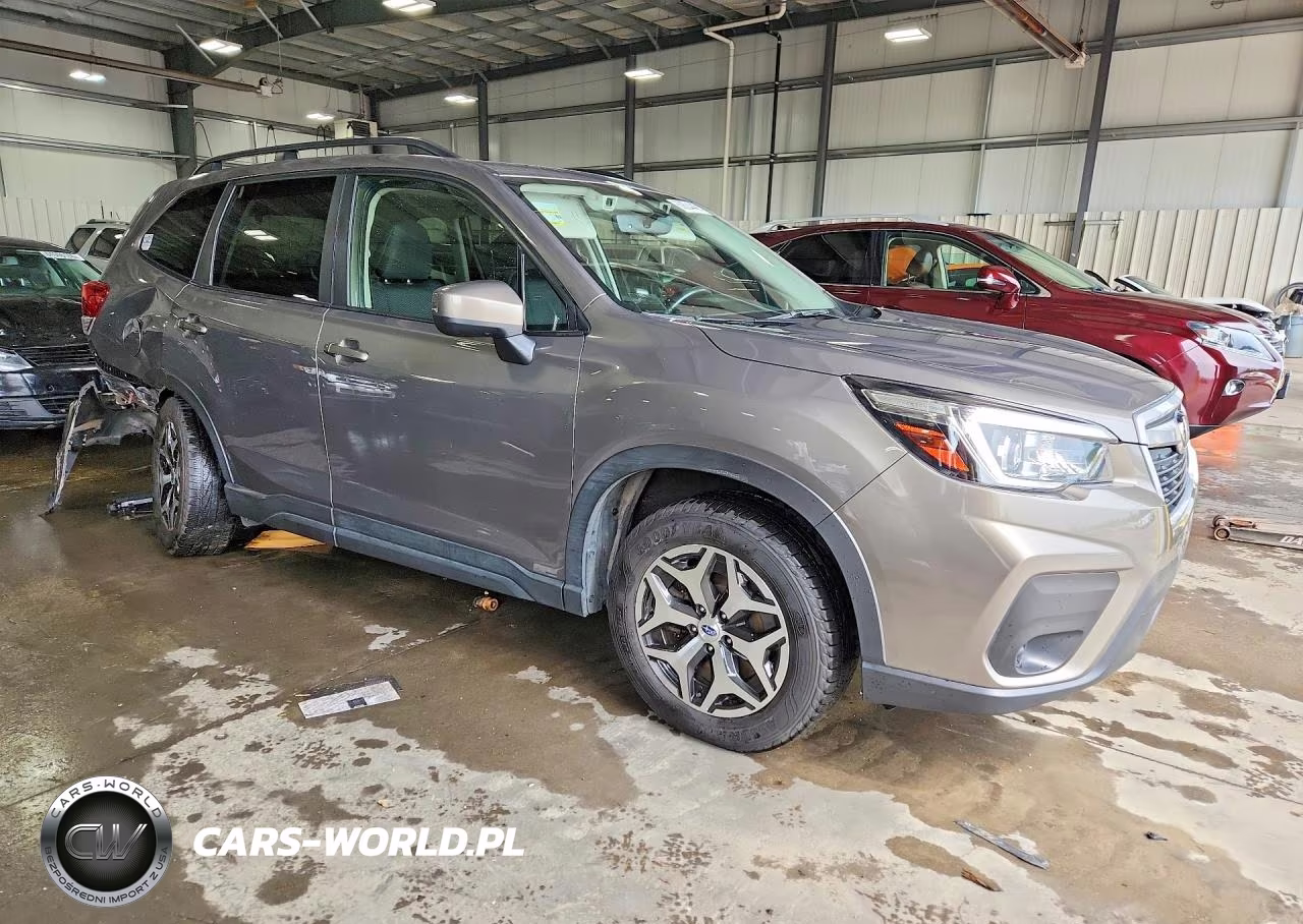 2019 Subaru Forester Premium VIN:JF2SKAEC6KH568464 - 4