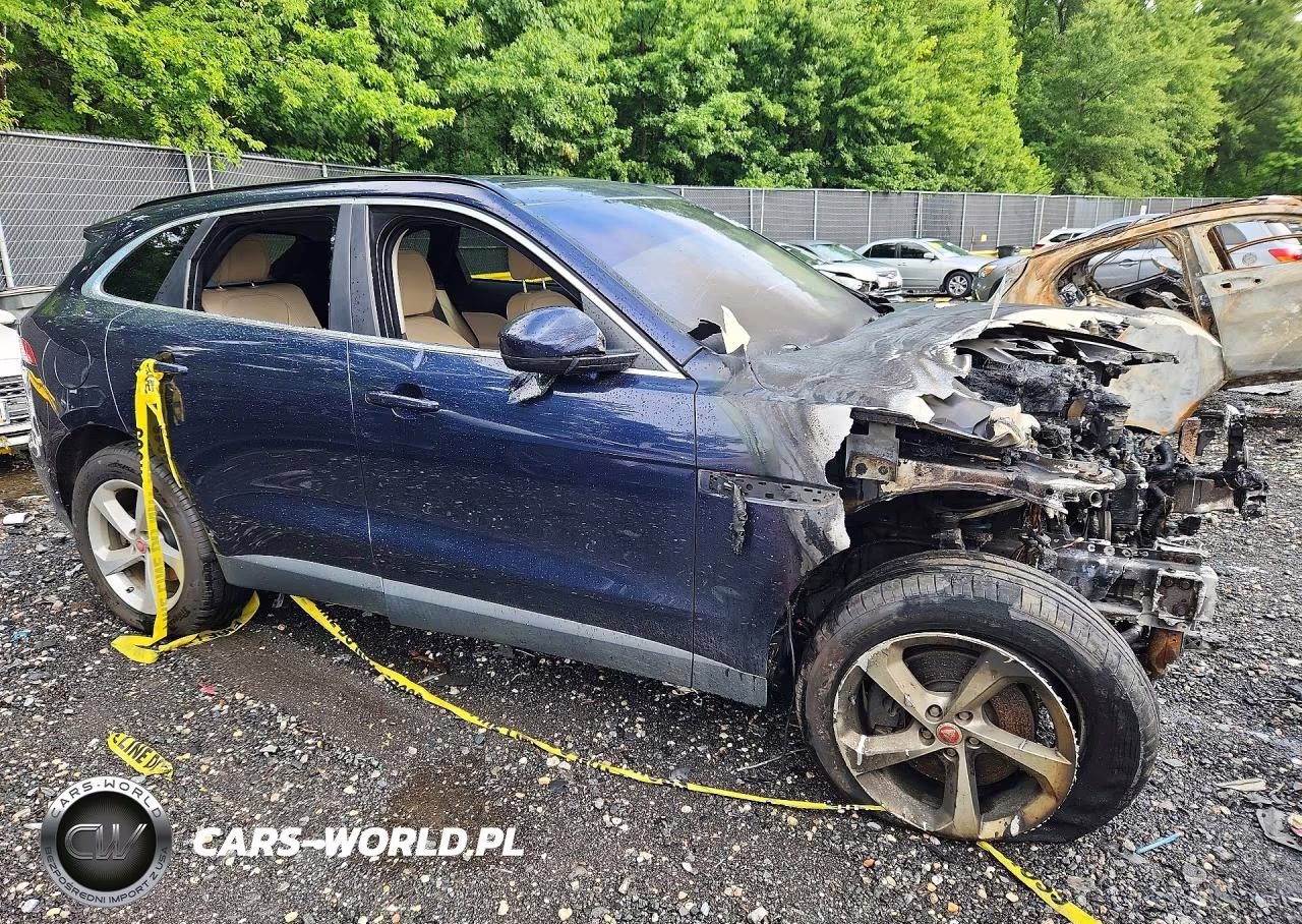 2019 Jaguar F-Pace Prestige VIN:SADCK2GX3KA354778 - 4