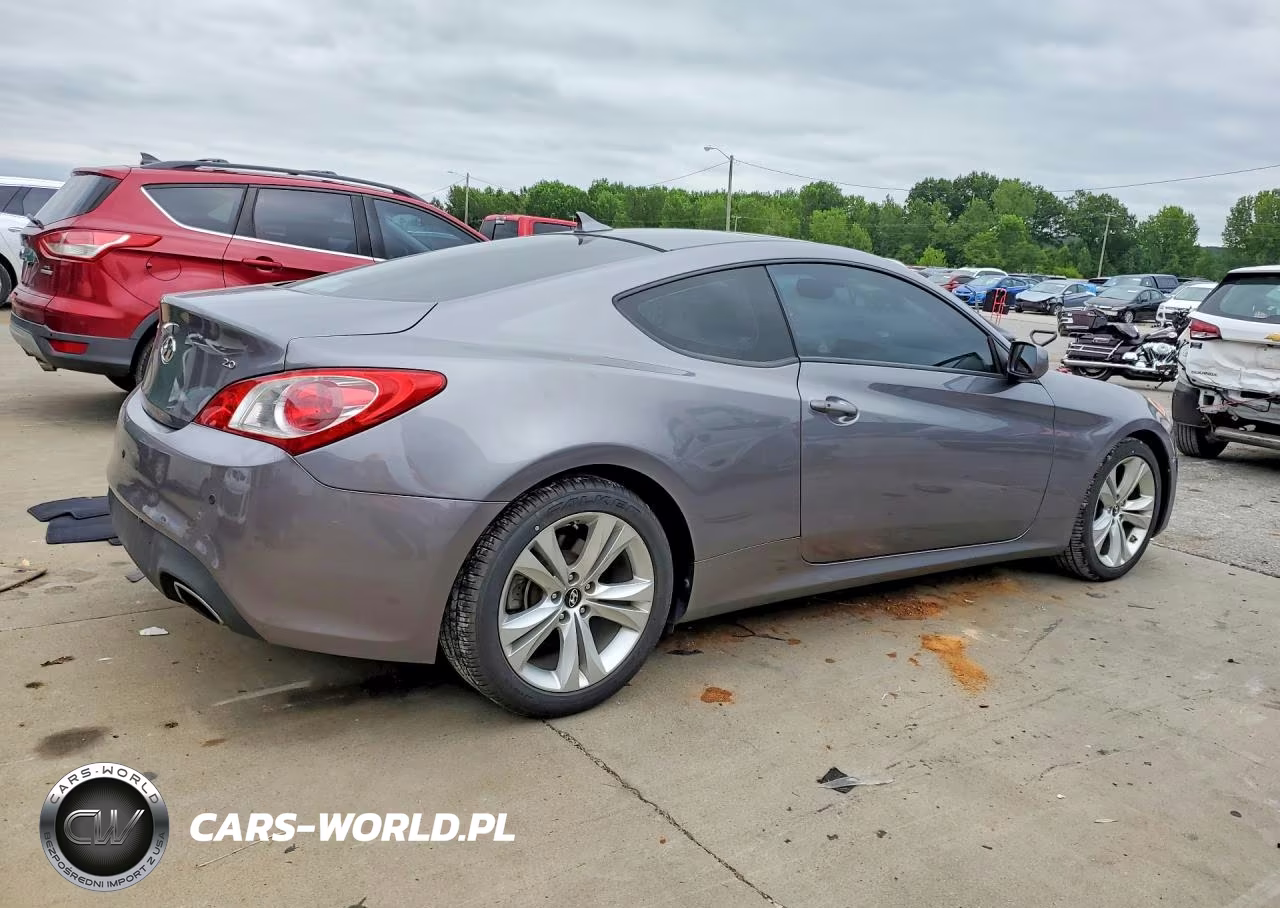 2010 Hyundai Genesis Coupe 2.0T Premium VIN:KMHHT6KD4AU037877 - 3