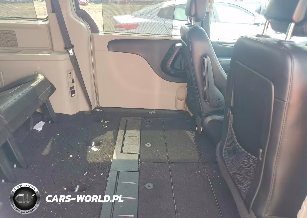 2013 Chrysler Town & Country Touring L VIN:2C4RC1CGXDR647675 - 11