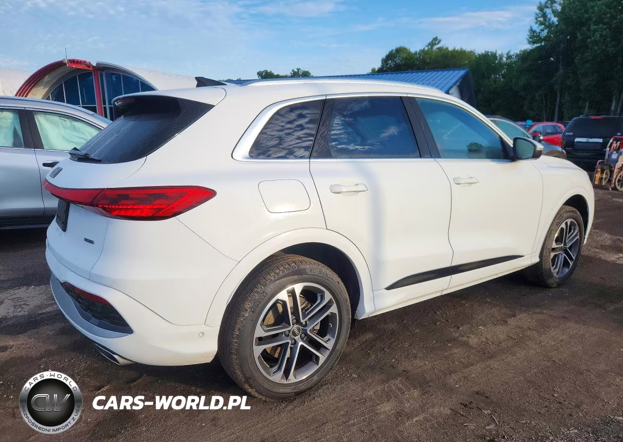 2025 Audi Q5 Premium VIN:WA11AAGU2S2049394 - 3