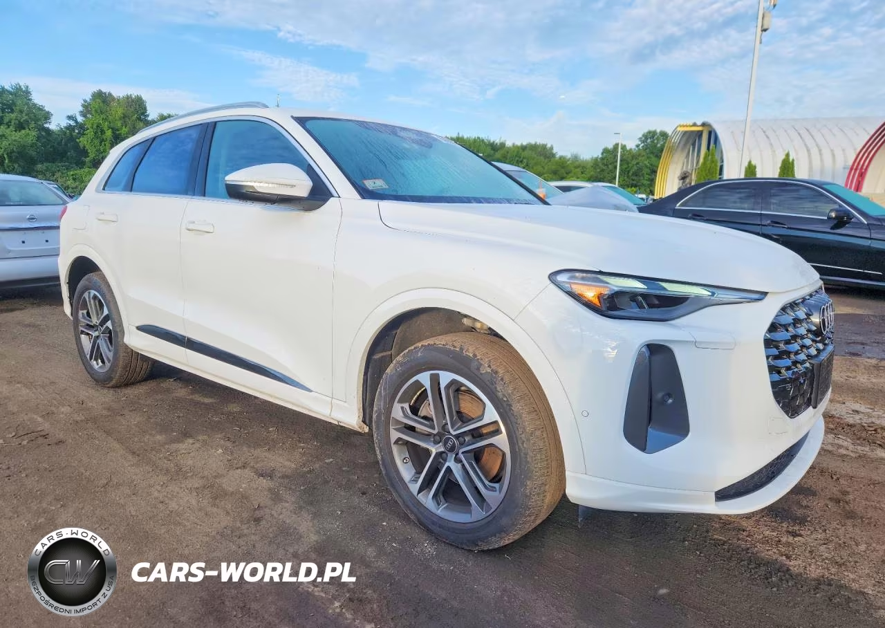 2025 Audi Q5 Premium VIN:WA11AAGU2S2049394 - 4