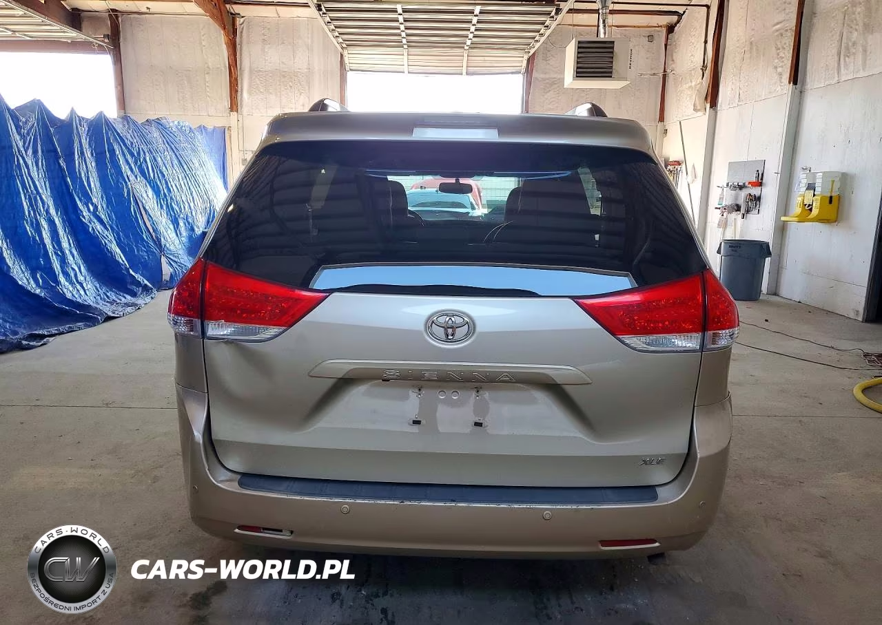 2013 Toyota Sienna Xle 8-Passenger VIN:5TDYK3DC6DS404703 - 6