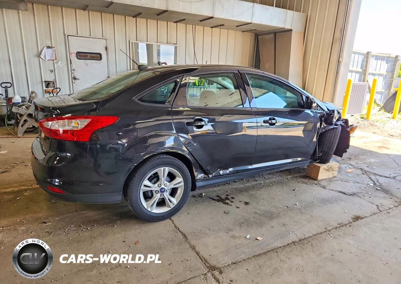 2014 Ford Focus Se VIN:1FADP3F2XEL160227 - 3