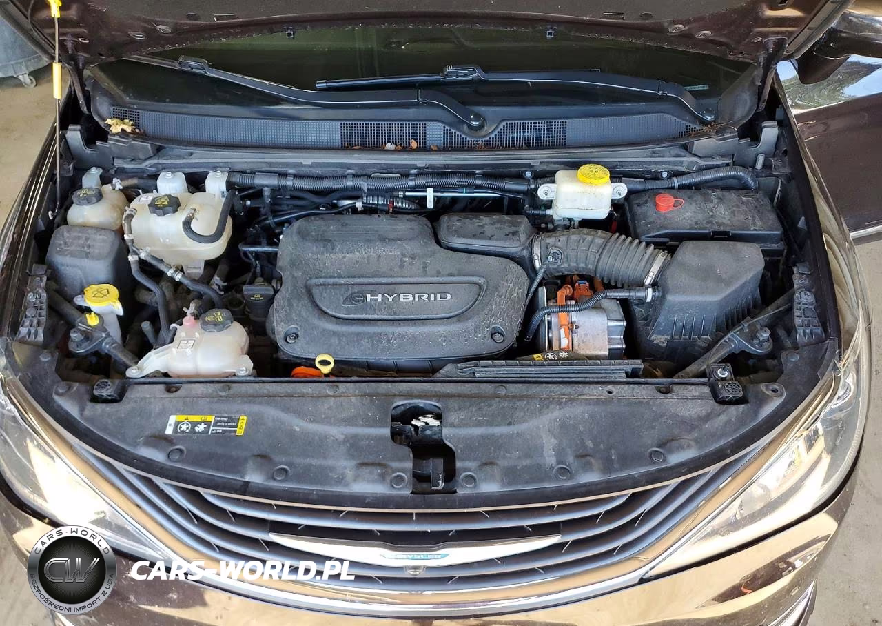 2018 Chrysler Pacifica Hybrid Limited VIN:2C4RC1N73JR105245 - 12