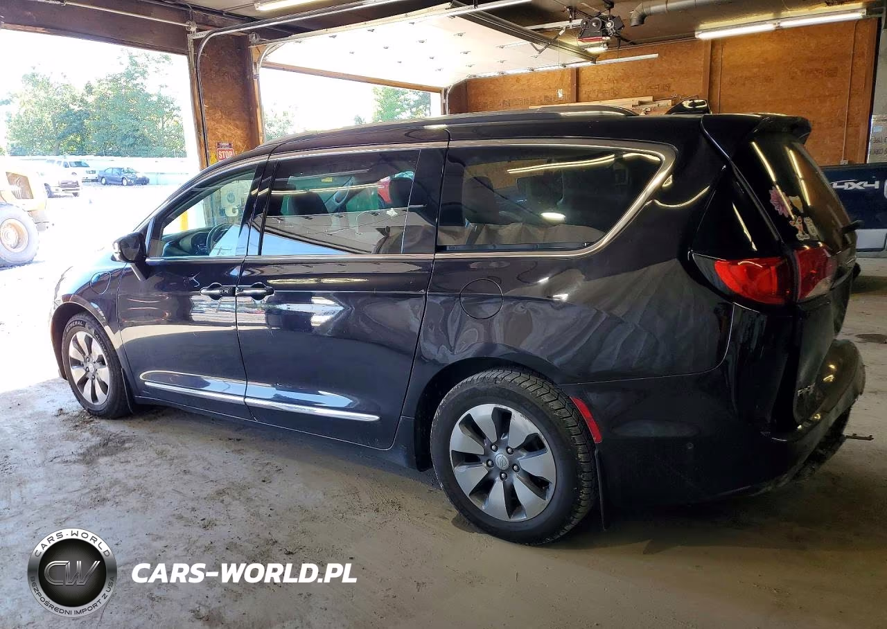 2018 Chrysler Pacifica Hybrid Limited VIN:2C4RC1N73JR105245 - 2