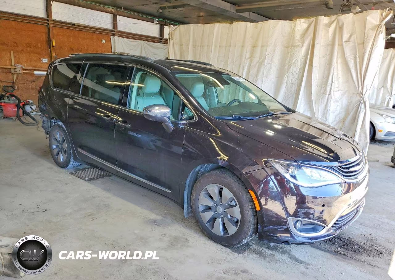 2018 Chrysler Pacifica Hybrid Limited VIN:2C4RC1N73JR105245 - 4