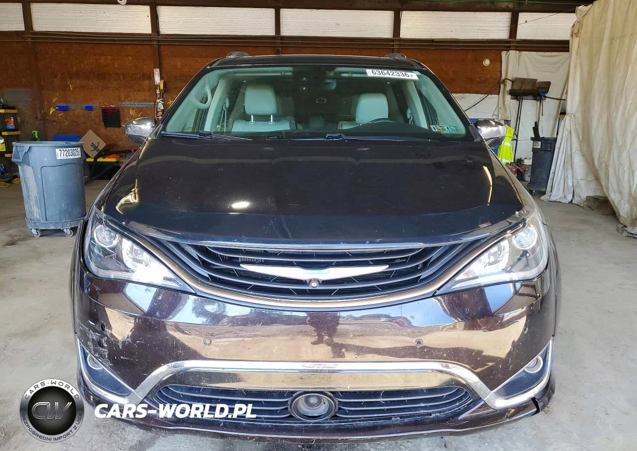 2018 Chrysler Pacifica Hybrid Limited VIN:2C4RC1N73JR105245 - 5