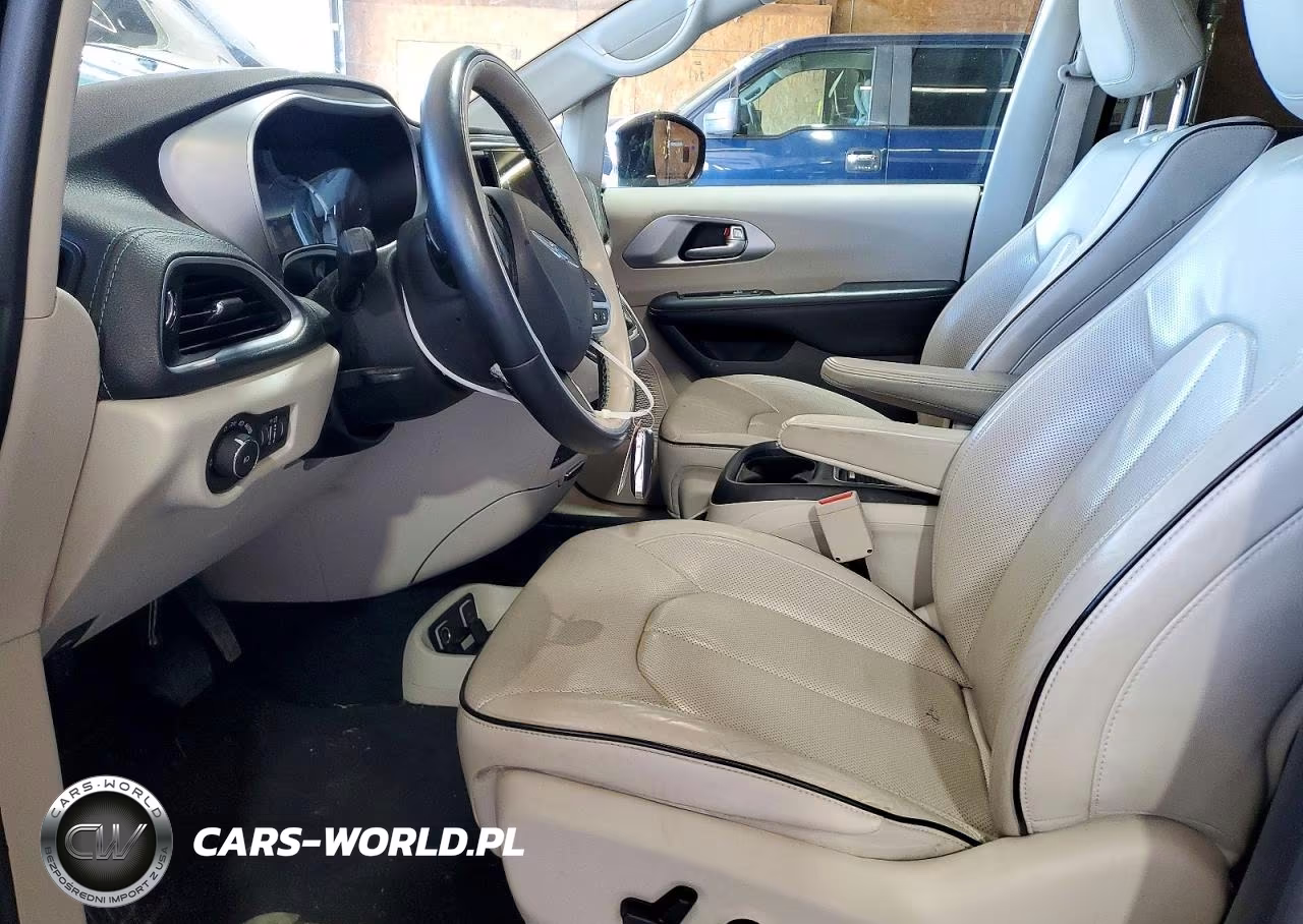 2018 Chrysler Pacifica Hybrid Limited VIN:2C4RC1N73JR105245 - 7