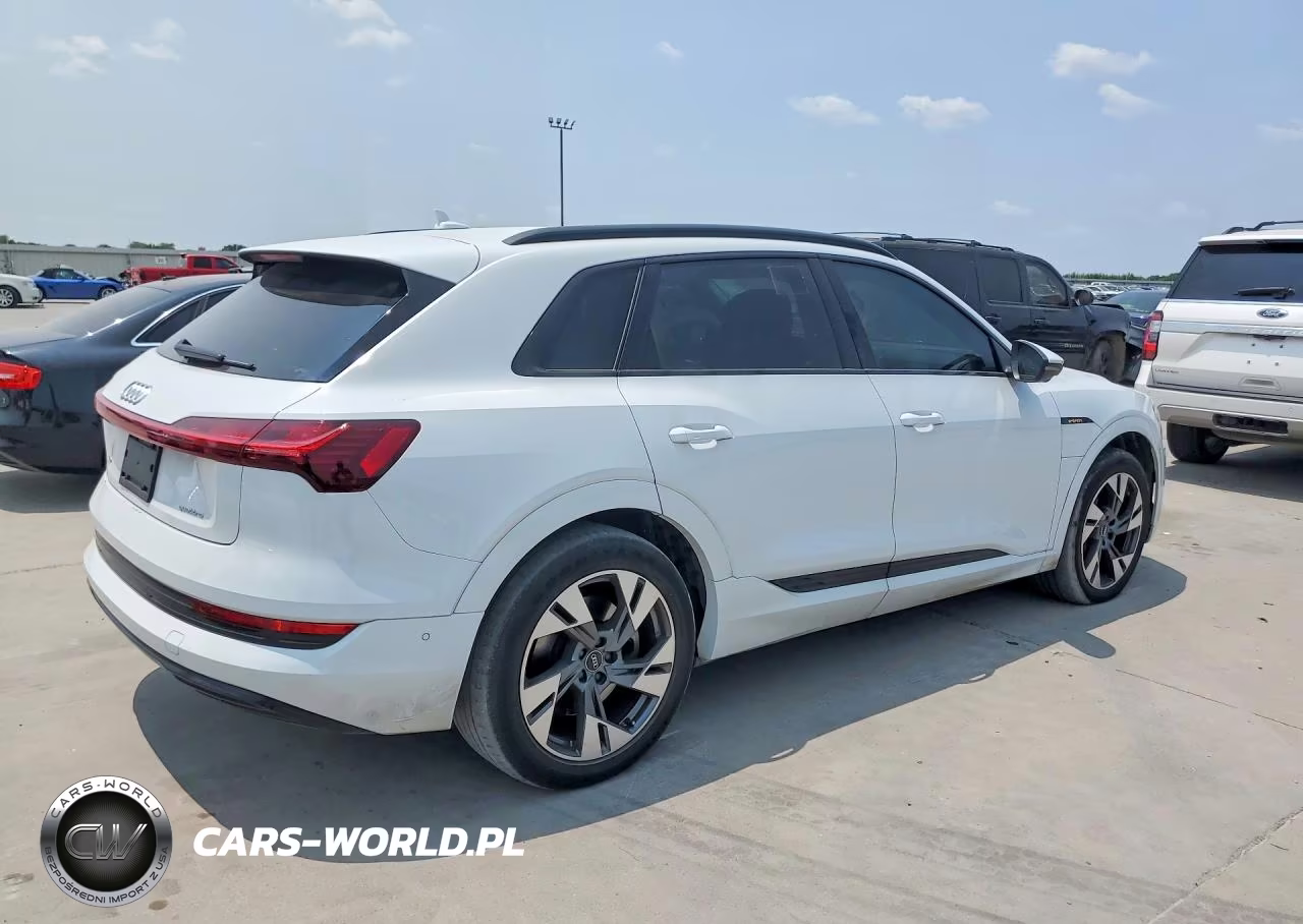 2022 Audi E-Tron Premium VIN:WA1AAAGEXNB007777 - 3