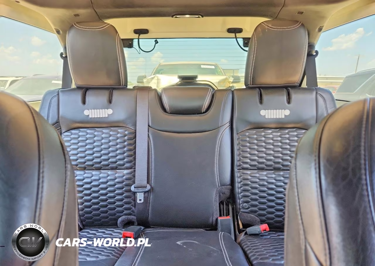 2020 Jeep Wrangler Unlimited Sport VIN:1C4HJXDN1LW325711 - 10