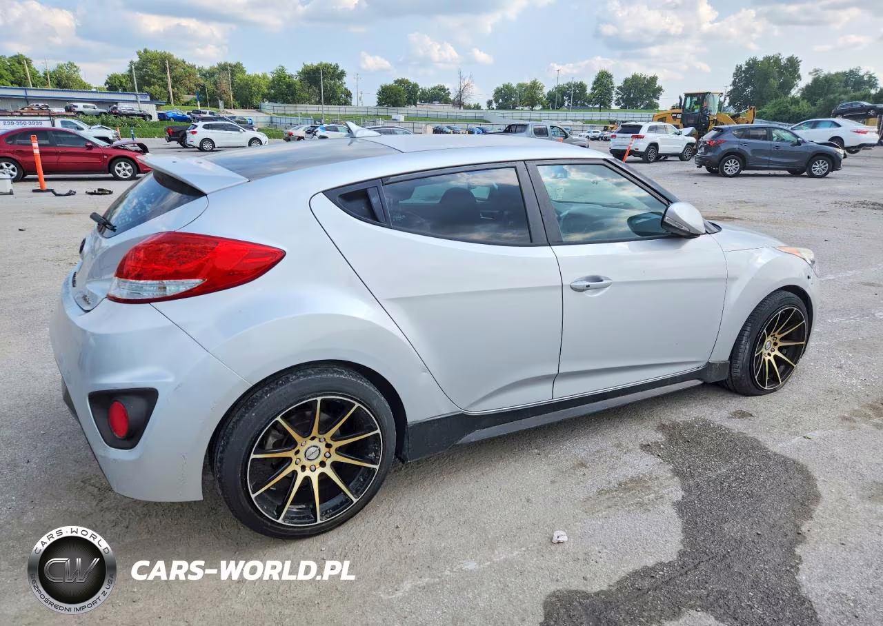 2016 Hyundai Veloster Turbo VIN:KMHTC6AE7GU275512 - 3