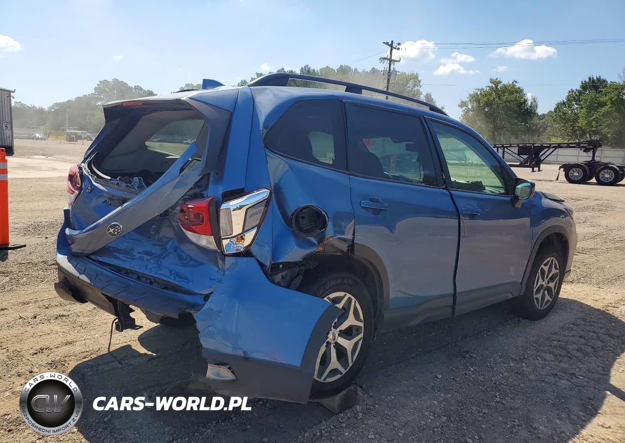 2020 Subaru Forester Premium VIN:JF2SKAJC6LH546066 - 3